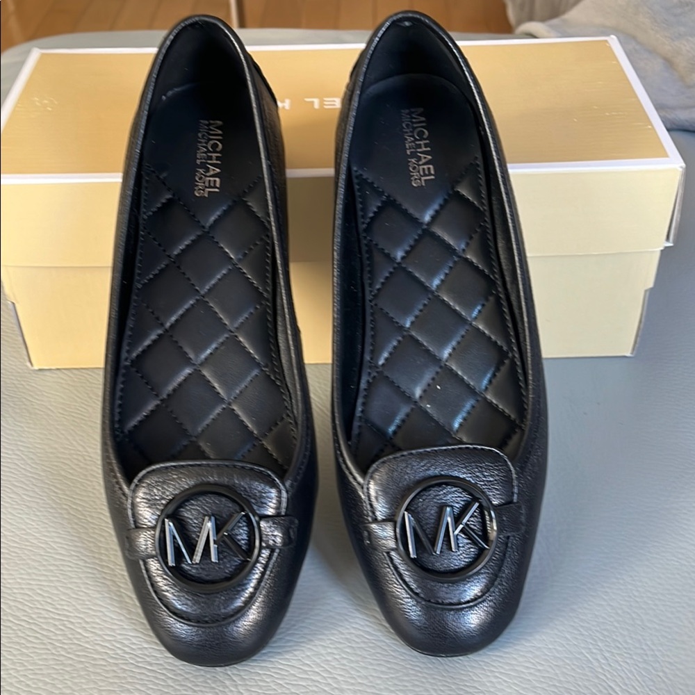 NIB Michael KORS black leather ballet flats moccasins, black, size 7 M